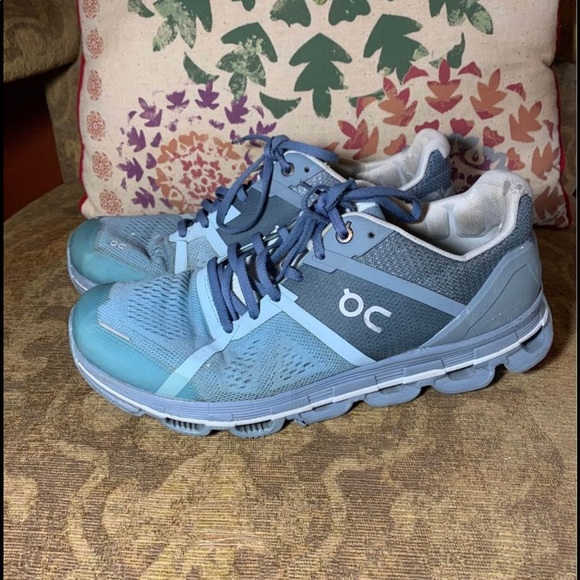 On Running Cloud running shoes size W9 - Picture 2 of 6